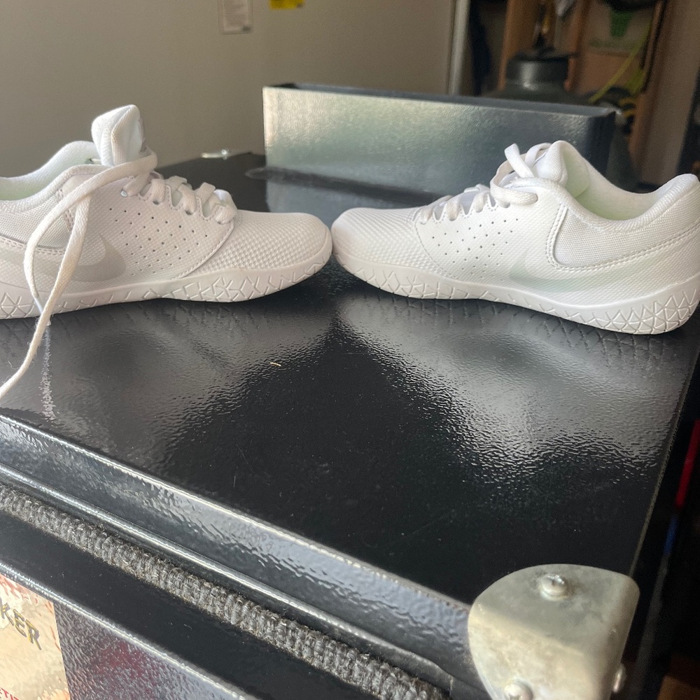 Girls Nike CHEER shoes